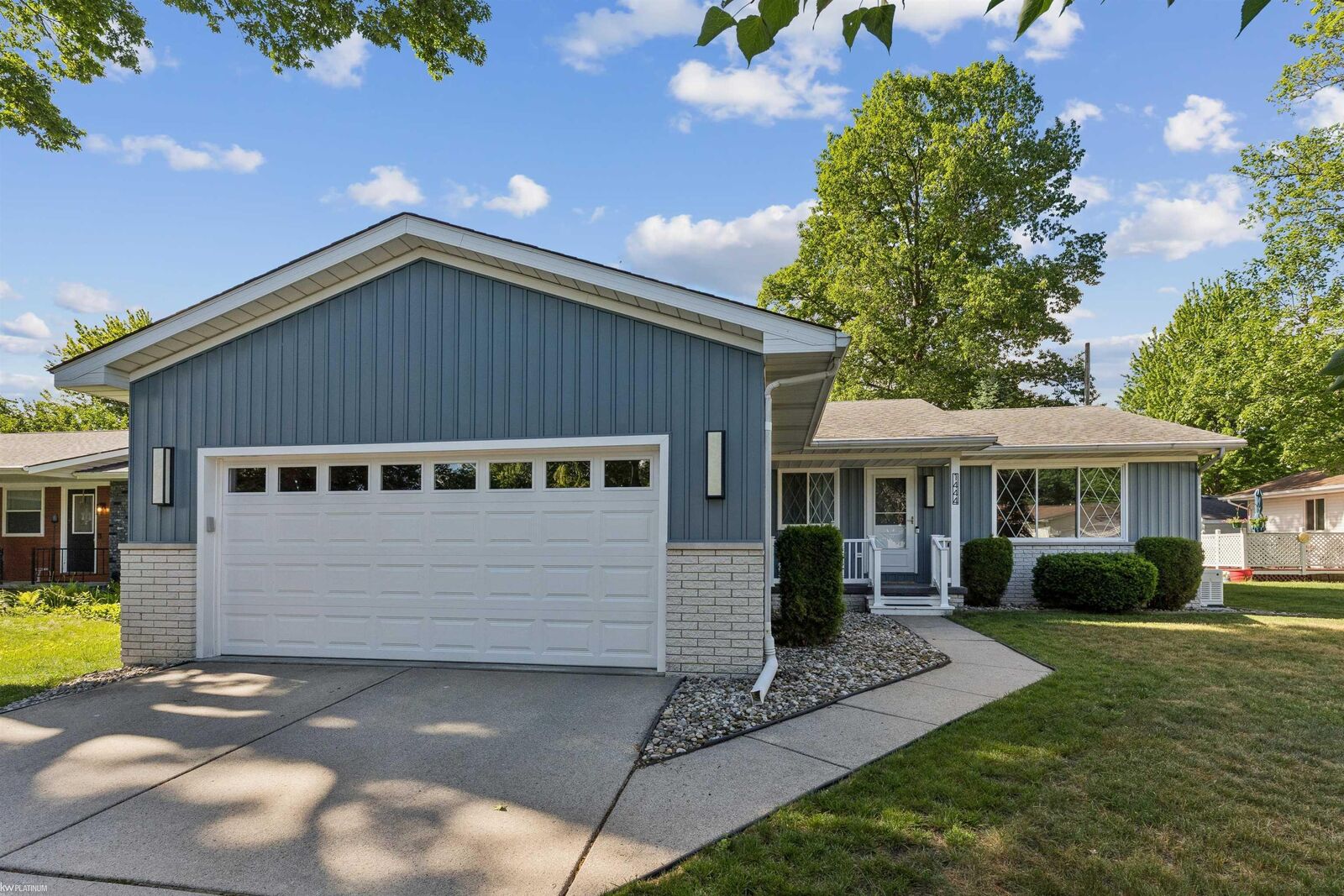 Property Photo:  1444 Old Squire Lane  MI 48060 