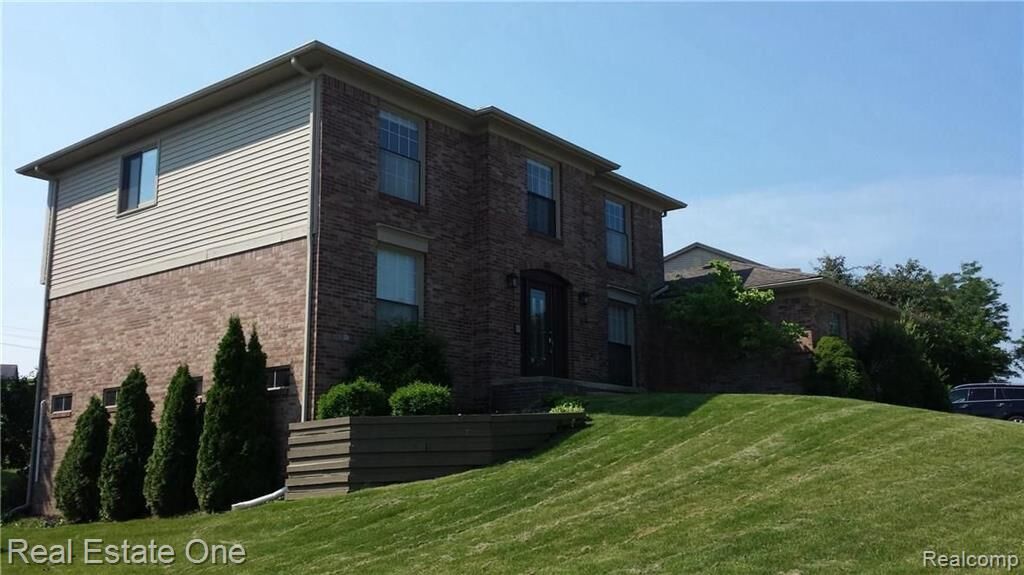 Property Photo:  475 Dorchester Way  MI 48381 
