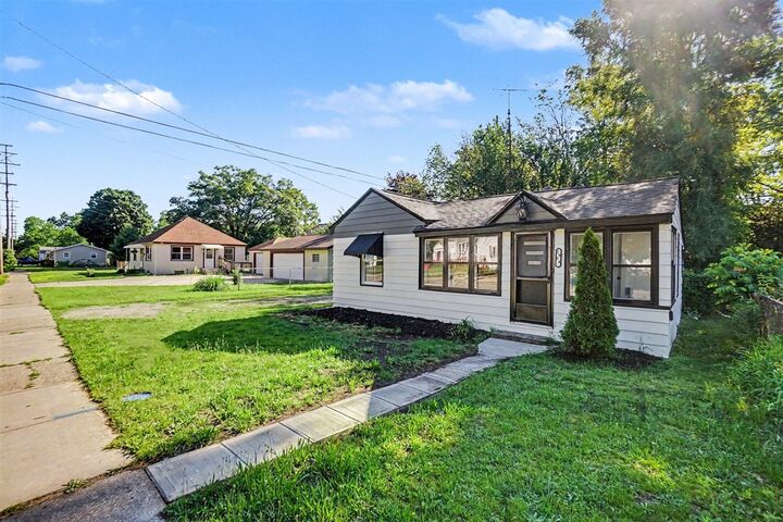 Property Photo:  2484 Lincoln Street  MI 49441-1254 