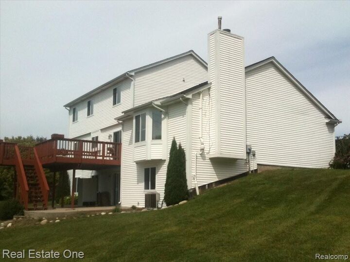 Property Photo: 957 Meadowbrook Way MI 48381 2674