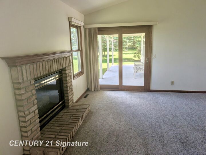 Property Photo:  1249 E Oakdale Circle  MI 48623 