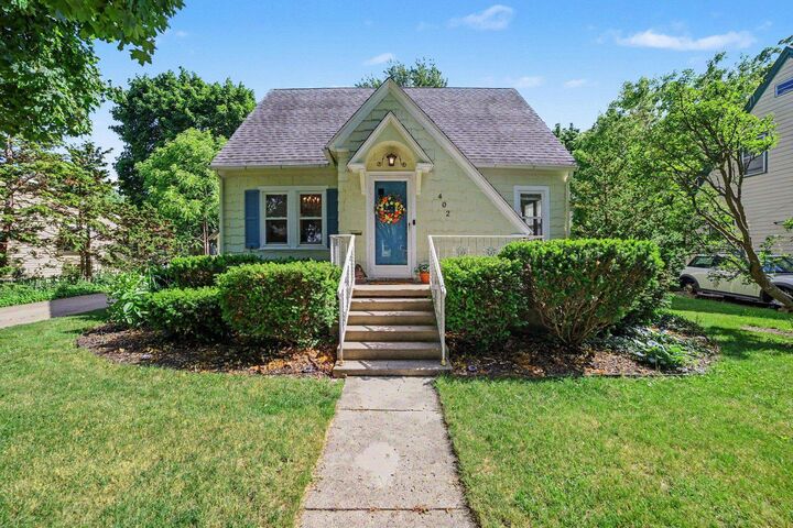 Property Photo:  402 E May Street  MI 48858 