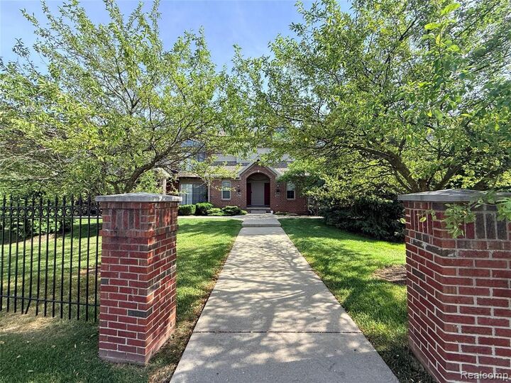 Property Photo:  2916 Signature Boulevard  MI 48103 6943 