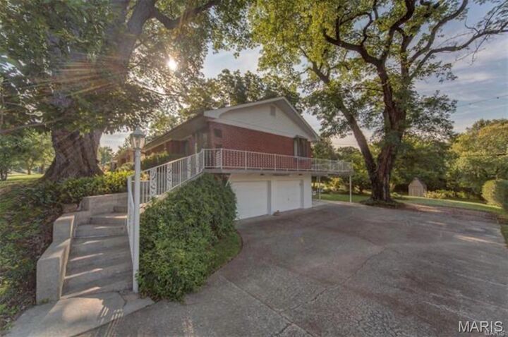 Property Photo: 18 Dorchester Drive IL 62223