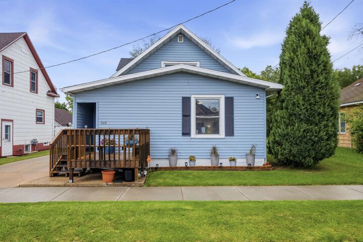 Property Photo: 522 6th St NE ND 58703