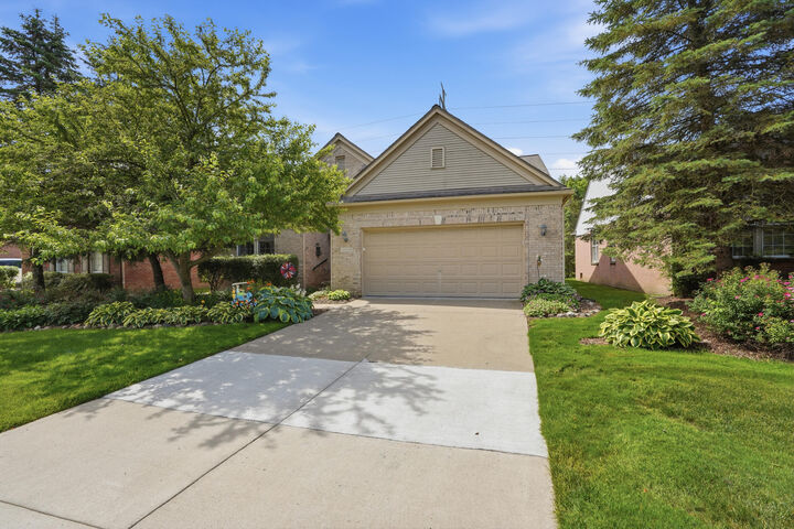 Property Photo: 51329 Northview MI 48170