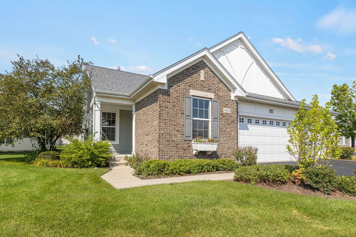 Property Photo:  900 Scottsdale Drive  IL 60140 