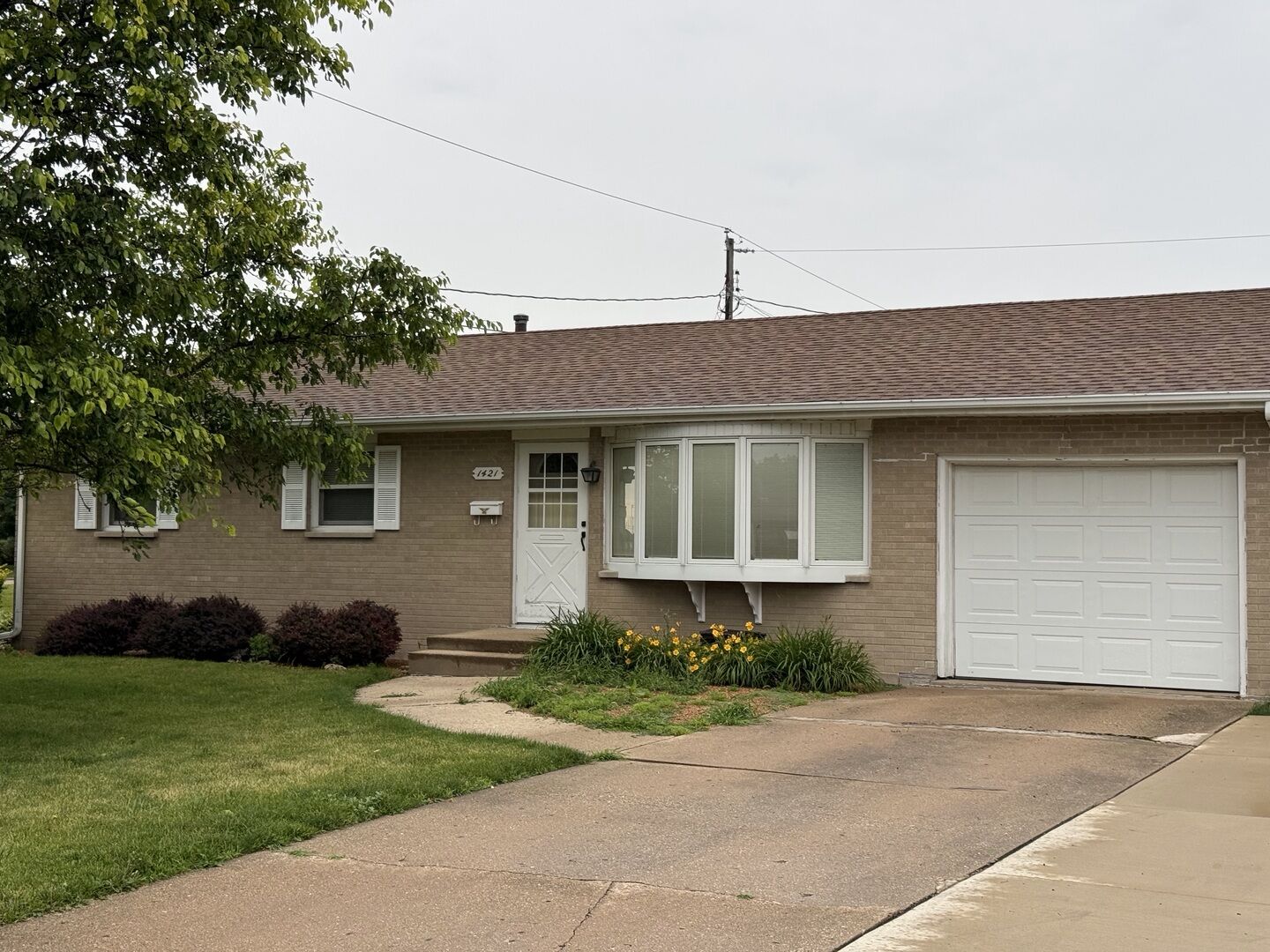 Property Photo: 1421 25th Street IL 61354