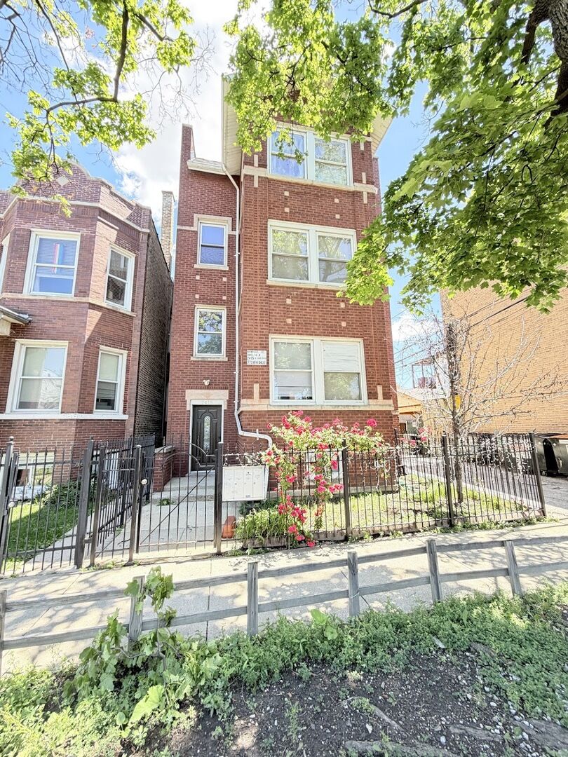 Property Photo:  2415 N Hamlin Avenue G  IL 60647 