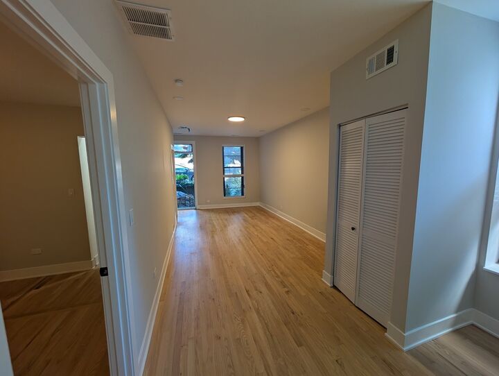 Property Photo:  916 N Noble Street 1F  IL 60642 