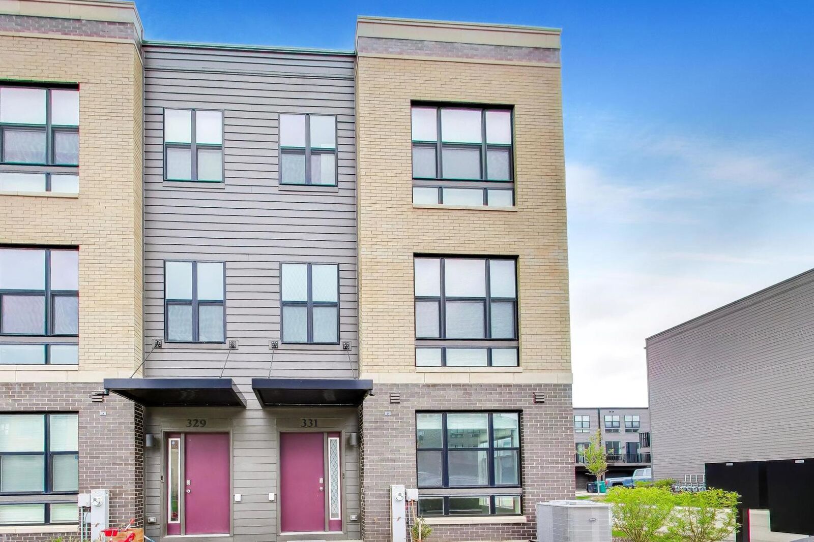 Property Photo:  331 Summit Circle  IL 60148 