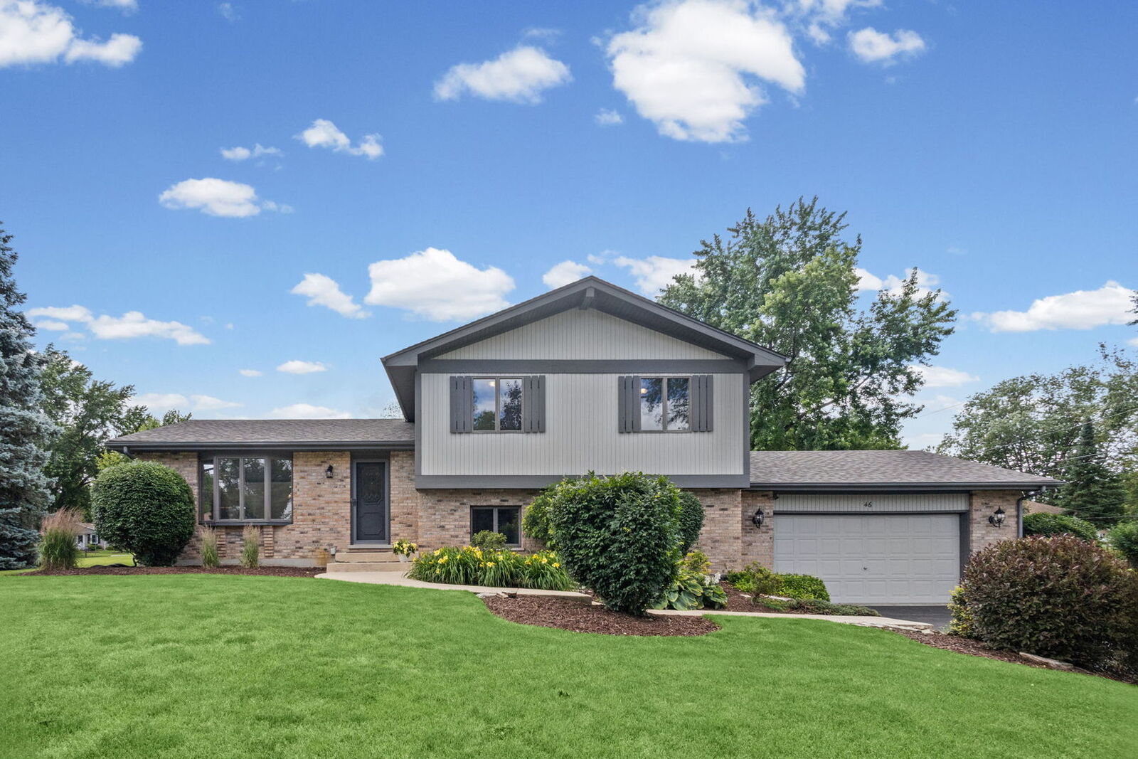 Property Photo: 46 Ashlawn Avenue IL 60543