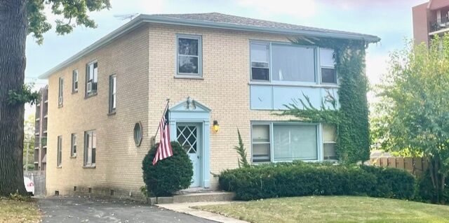 Property Photo: 4931 Saratoga Avenue 1 IL 60515