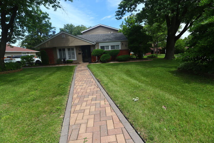 Property Photo: 338 Mohawk Street IL 60466