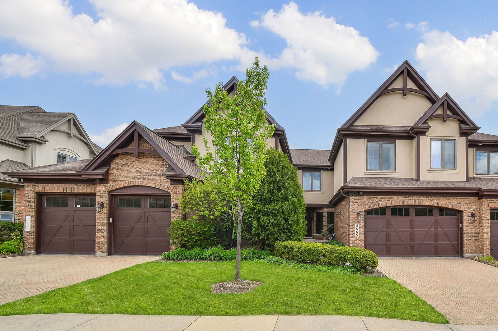 Property Photo: 2009 Mackenzie Place 2009 IL 60187