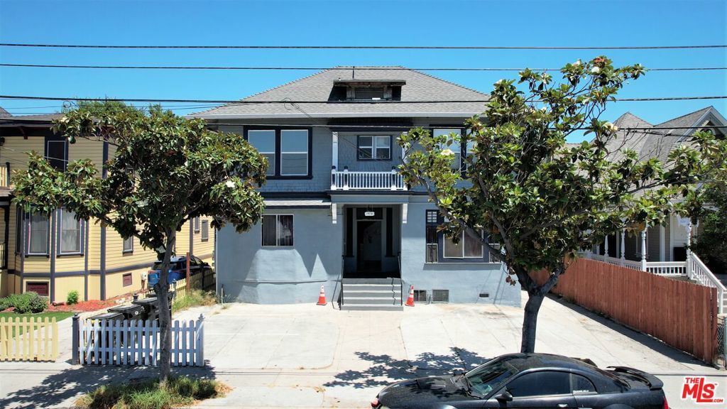 Property Photo:  1978 Bonsallo Avenue  CA 90007 