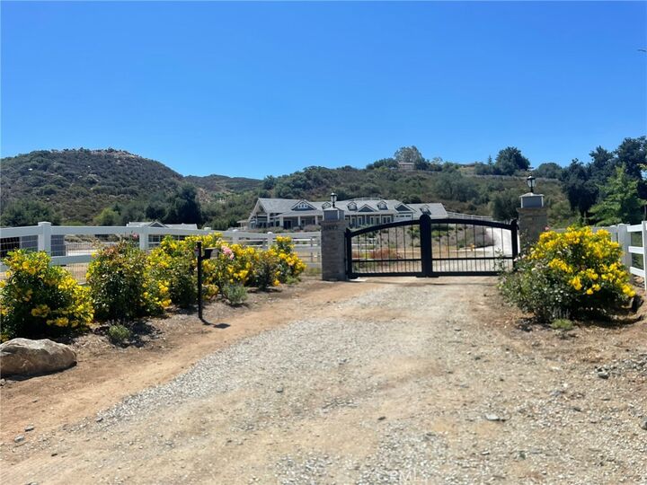 Property Photo:  37492 Calle De Lobo  CA 92562 