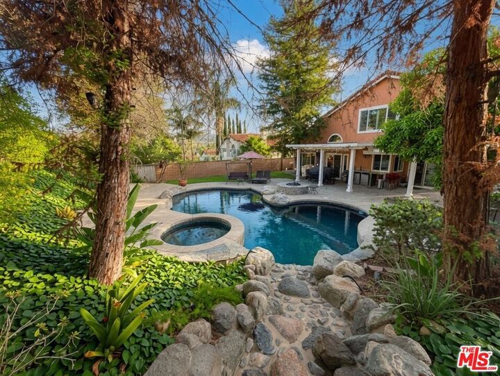 Property Photo:  5560 Via Cantada  CA 92887 
