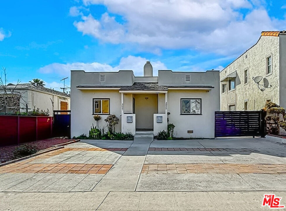 Property Photo:  3025 Edgehill Drive  CA 90018 