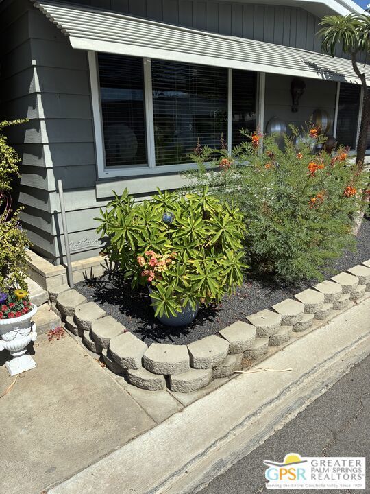 Property Photo: 145 Calle Arriba CA 92264