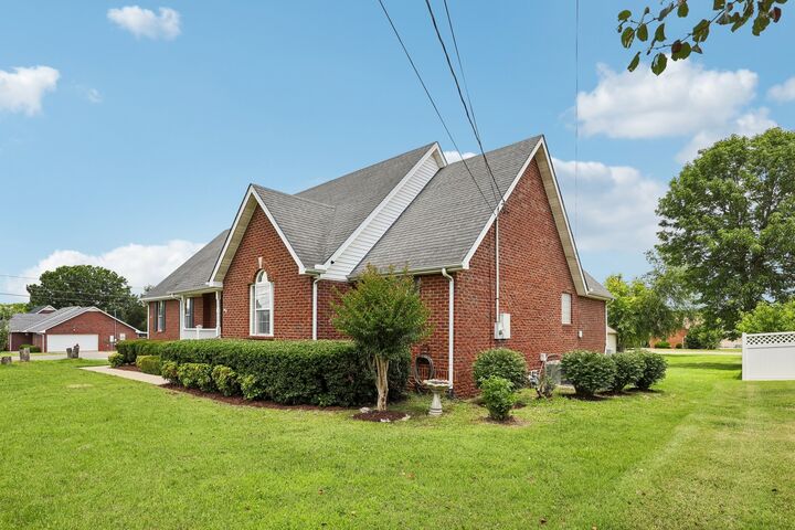 Property Photo: 2911 Greentree Dr TN 37167