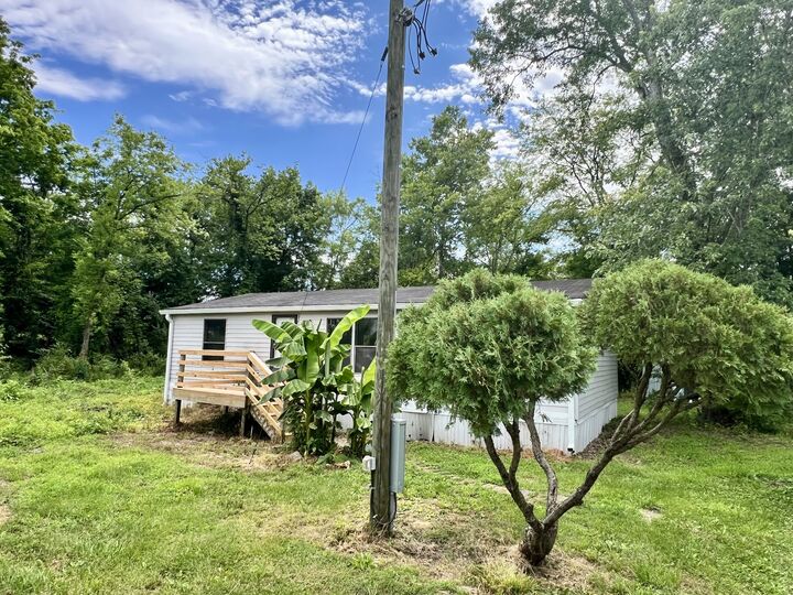 Property Photo: 110 Hinkle Hill St E TN 37020