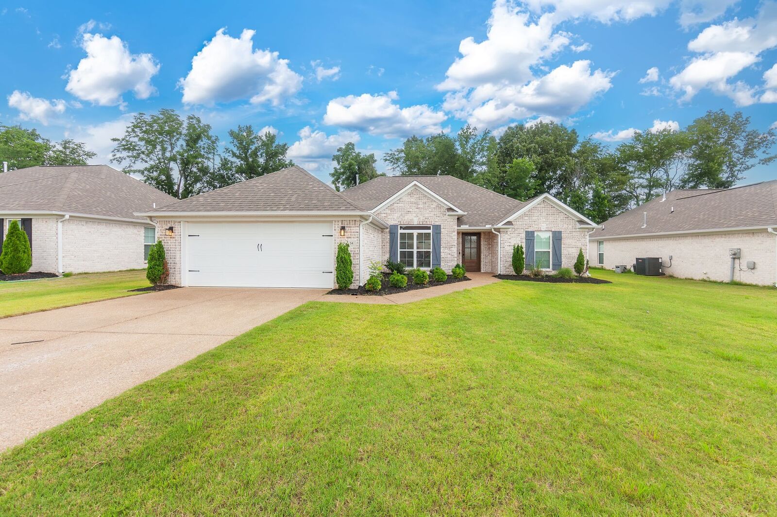 Property Photo: 54 Golden Brooke Dr TN 38305