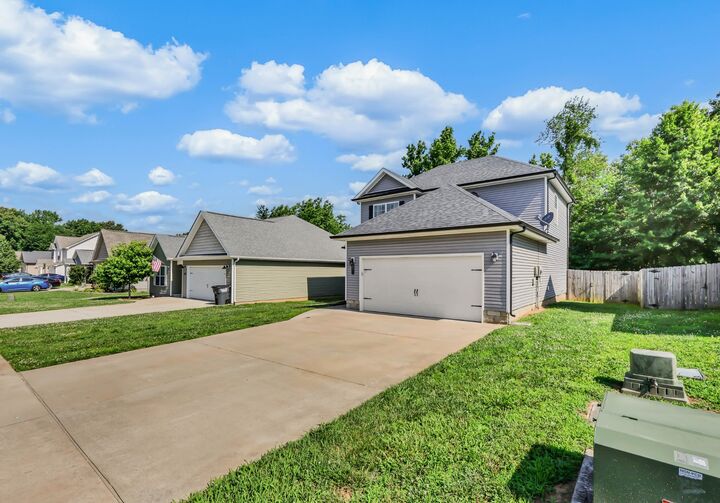 Property Photo: 550 Medallion Cir TN 37042