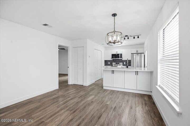 Property Photo: 2012 Kingswood Road FL 32207