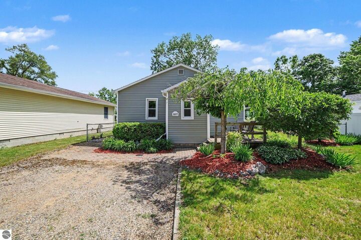 Property Photo:  1107 Ward Street  MI 48858 