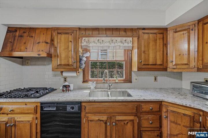 Property Photo:  85 Stewart  NJ 07032 