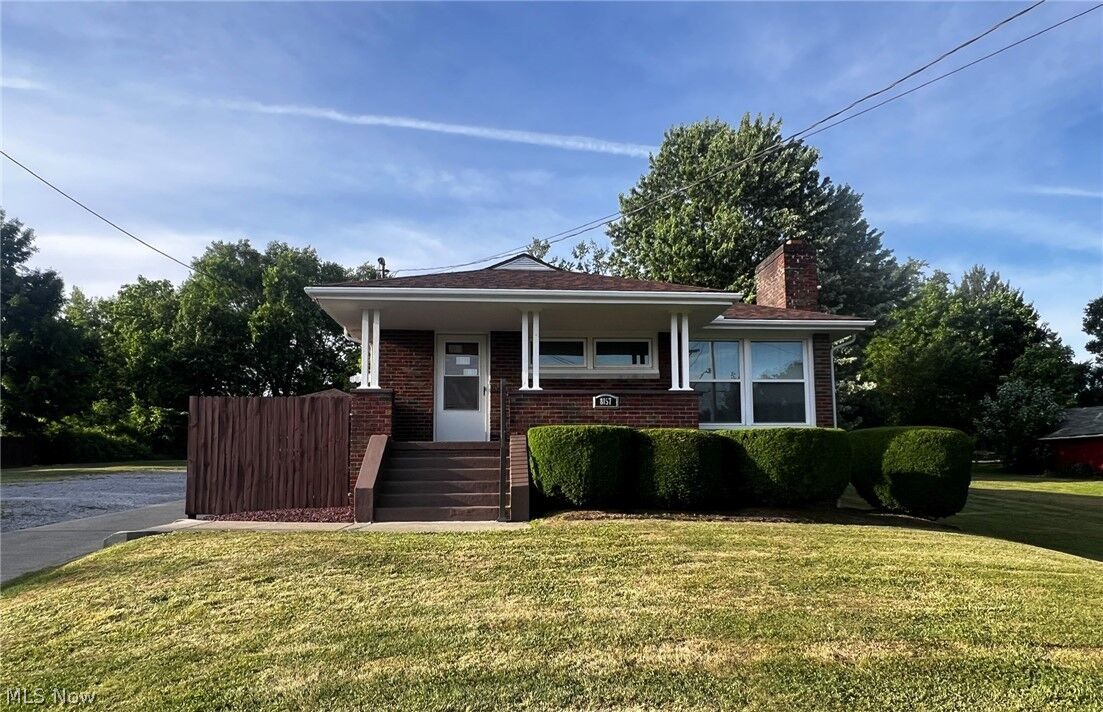 Property Photo:  8157 Warren Sharon  OH 44438 