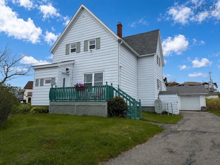11 Havenside Road — photo 1