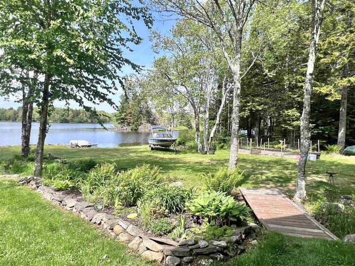 Property Photo: 172 Hillcrest Drive NS B0N 2M0