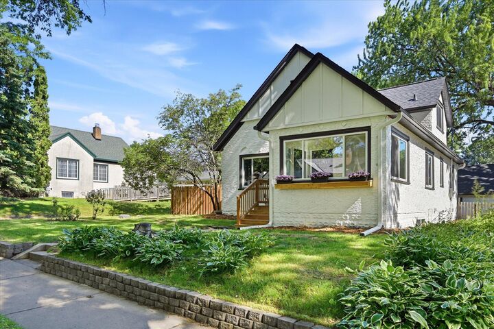 Property Photo: 1245 Jefferson Avenue MN 55105