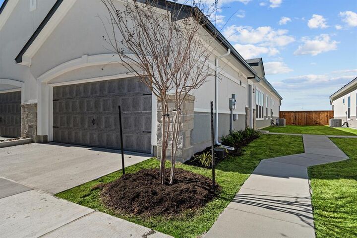 Property Photo: 4770 N Luxe Lane 302B TX 76207