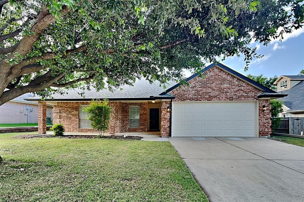 Property Photo: 821 Willow Court TX 76179