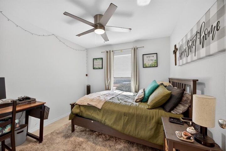 Property Photo: 1477 Yachtclub Drive TX 76020