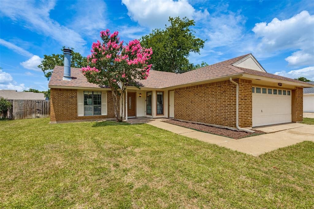 Property Photo:  3206 Wintersmith Drive  TX 76014 