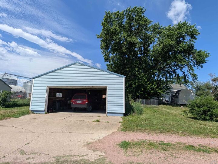 Property Photo:  704 Ave H  IA 51023 