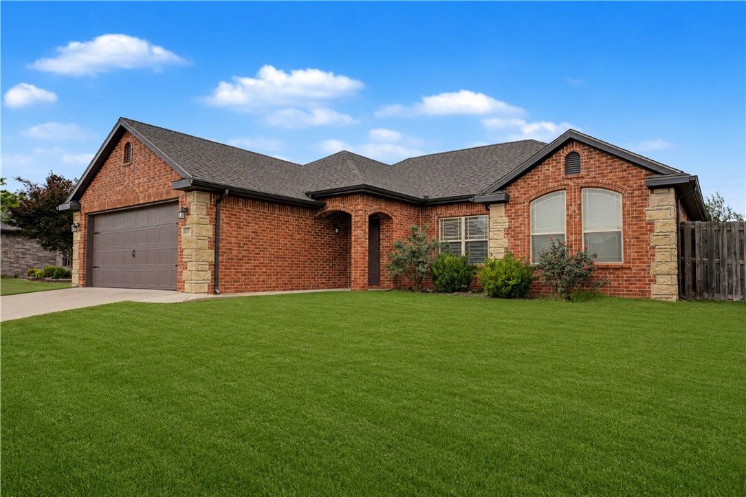 Property Photo:  6115 S 37th Street  AR 72758 
