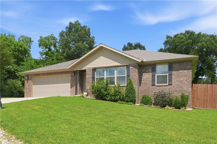 Property Photo:  6 Exminster Lane  AR 72714 