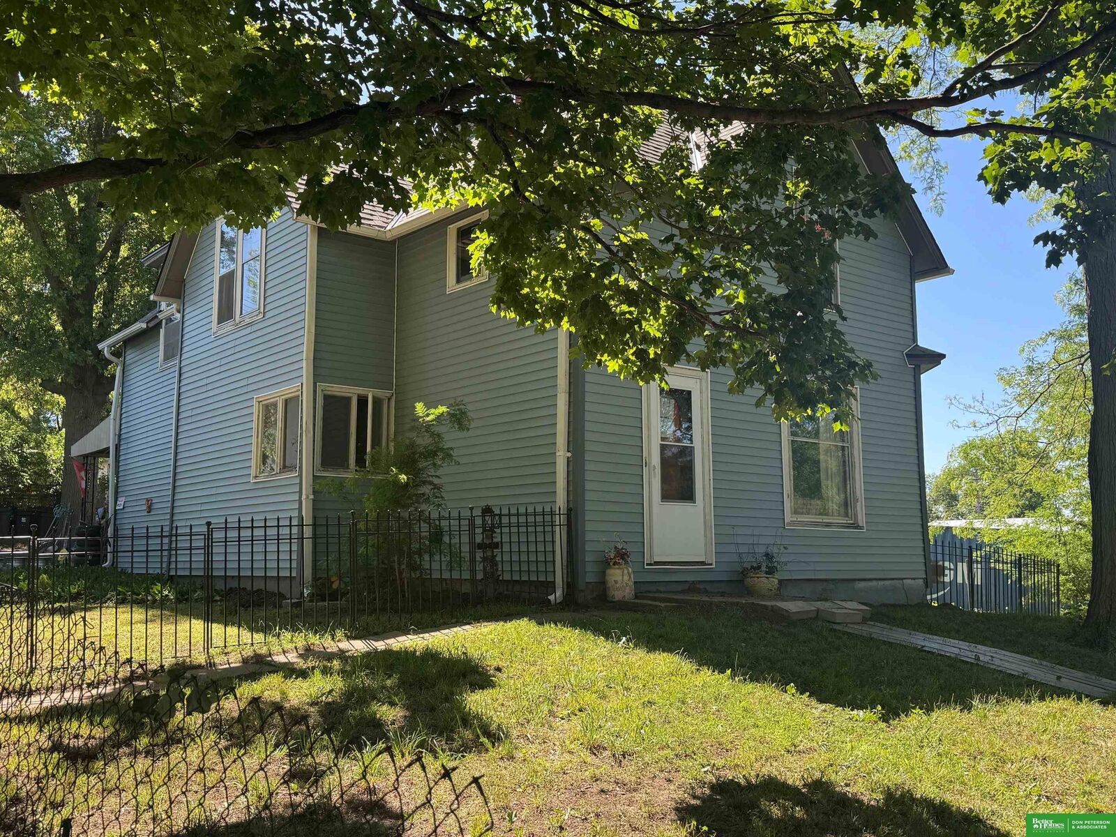 Property Photo: 213 S Nebraska Street NE 68019
