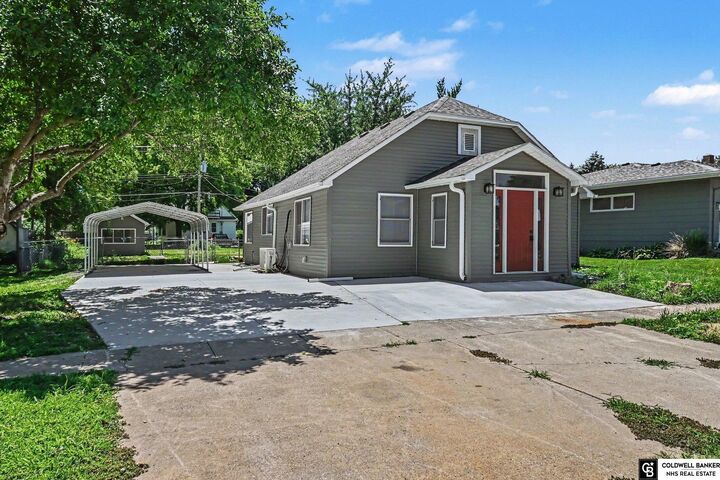 Property Photo: 1011 M Street NE 68061