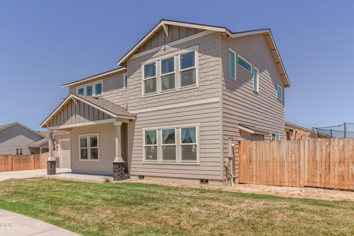 Property Photo: 300 NW Double Eagle Avenue OR 97741
