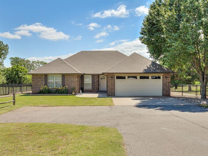 Property Photo: 2120 Flamingo Dr OK 73010