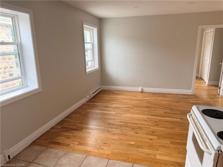 Property Photo:  73 Wellington Street 3  ON N1R 3Y6 