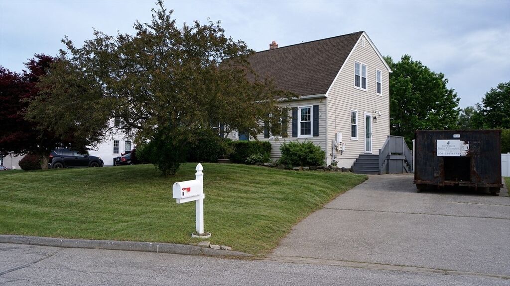 Property Photo: 7 Rolling Ridge Rd MA 01543