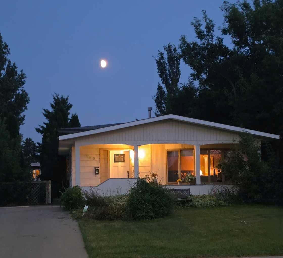 Property Photo: 953 Columbia Boulevard W AB T1K 4M4