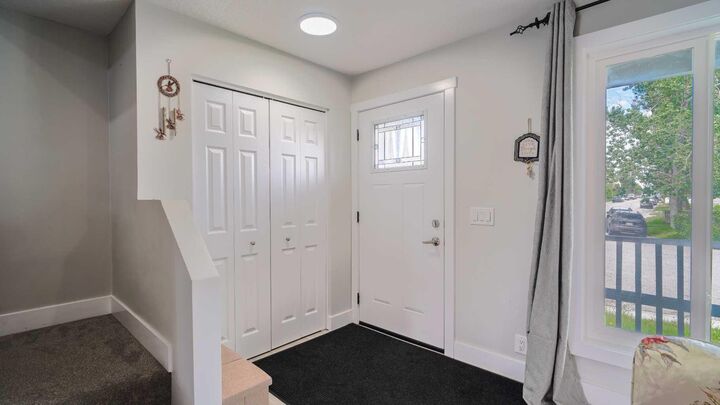 Property Photo:  164 Castlegreen Close NE  AB T3J 1Y6 